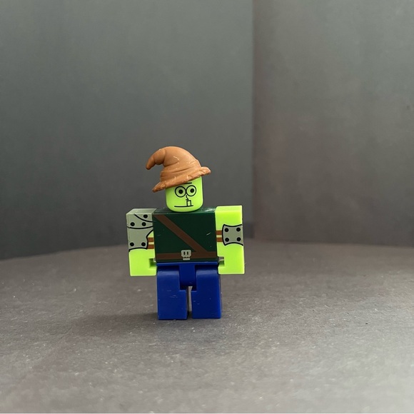 ROBLOX Celebrity SERIES 9 MONSTER ISLAND: BENTSTAFF MONSTER GRUMPY FACE - Picture 1 of 3